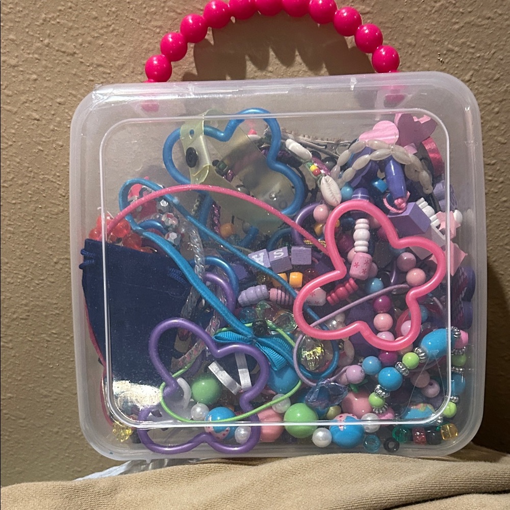 Play Jewelry  and colorful beads Set in Clear Case